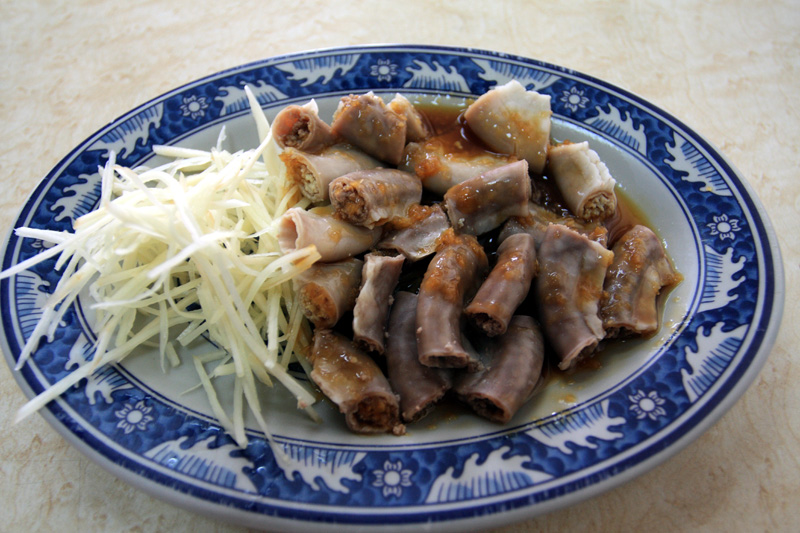 肚子实在太饿,先点个"粉肠来填个肚子.NT$50元!菜来了,有点失望,但"柯"老大不是说"好吃"吗?