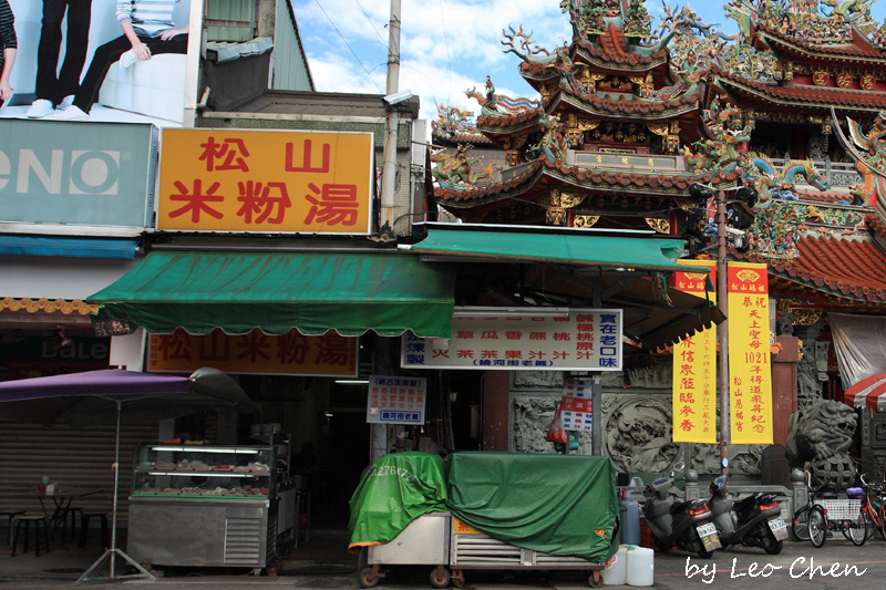 店面.就在"慈佑宫"旁.